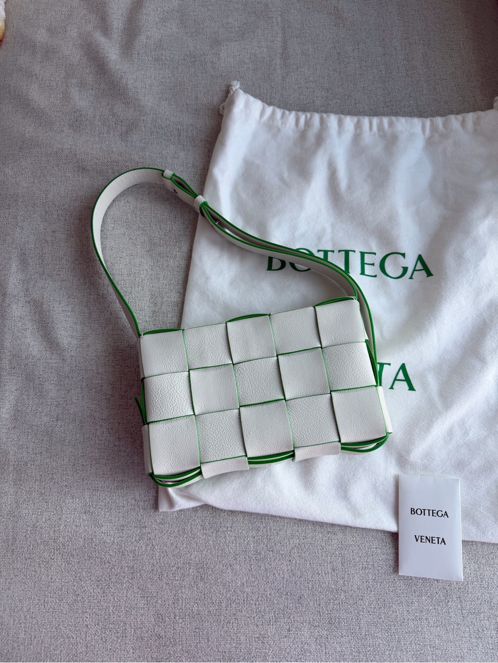 Bottega Veneta White Leather Woven Shoulder Bag with Green Suede Interior